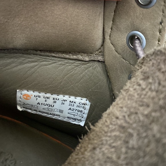 WOMEN'S 6-INCH PREMIUM WATERPROOF BOOTS **worn once** - Picture 4 of 4